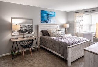 Hawthorne Living in Central Islip, NY - Foto de edificio - Building Photo
