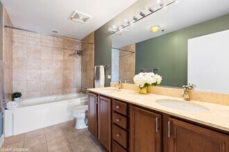 740 W Fulton St, Unit 1209 in Chicago, IL - Building Photo - Building Photo