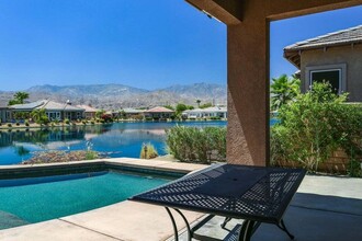 127 Shoreline Dr in Rancho Mirage, CA - Foto de edificio - Building Photo