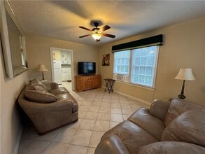 1843 22nd Ave in Vero Beach, FL - Foto de edificio - Building Photo