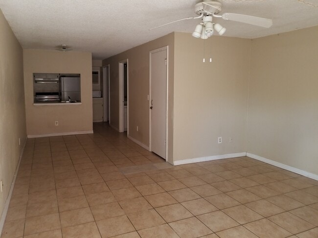 1619 W Oak Ridge Rd in Orlando, FL - Building Photo - Building Photo