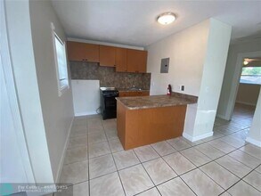 240 SW 23rd St in Fort Lauderdale, FL - Building Photo - Building Photo