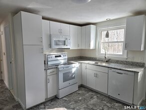 86 Clinton St in Glastonbury, CT - Building Photo - Building Photo