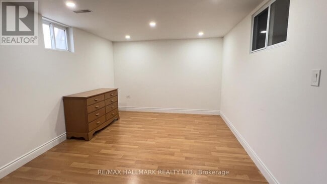 76 Shendale Dr in Toronto, ON - Building Photo - Building Photo