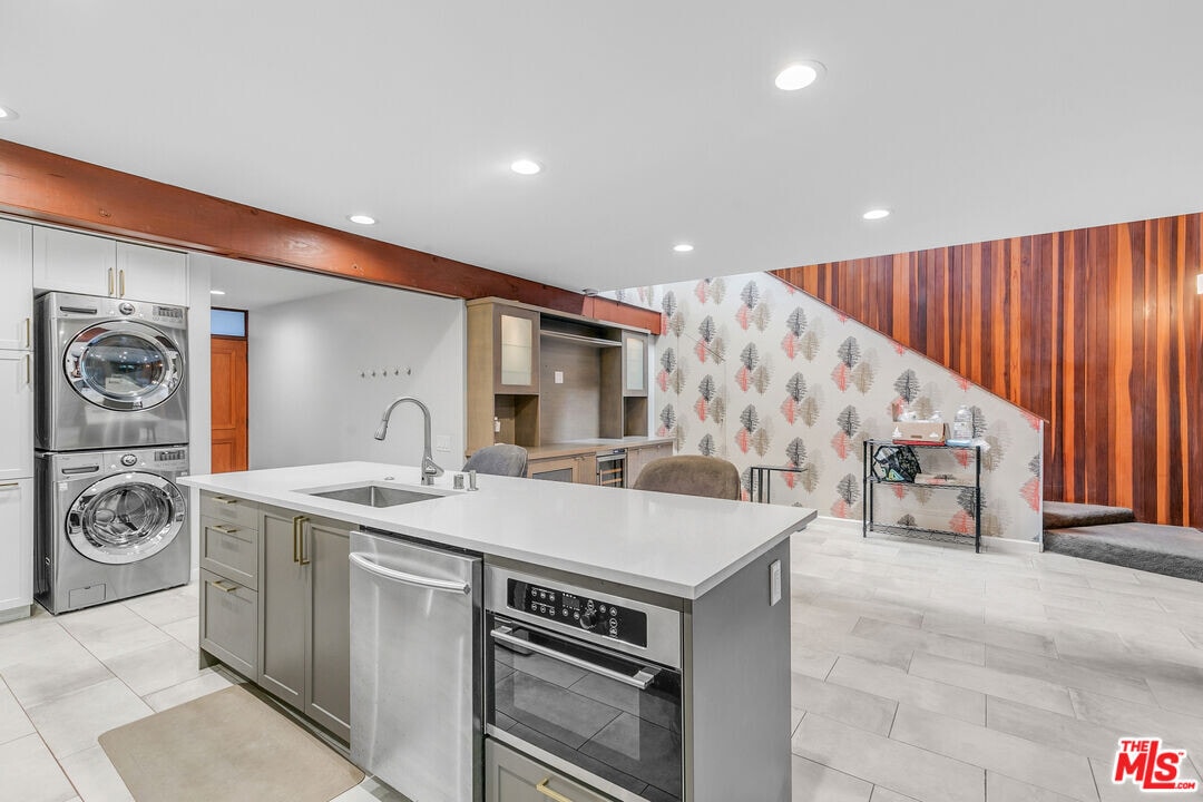 11616 Chenault St in Los Angeles, CA - Building Photo