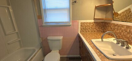 2338 N Weller Ave in Springfield, MO - Foto de edificio - Building Photo