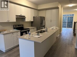 185 Bedrock Dr in Hamilton, ON - Building Photo - Building Photo