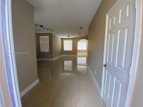 4890 NW 108th Pl in Doral, FL - Building Photo - Building Photo