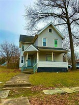 167 Charles Ave NE in Warren, OH - Building Photo
