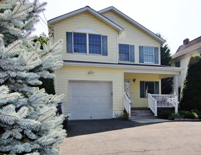 570 Fairfield Ave in Stamford, CT - Building Photo - Building Photo