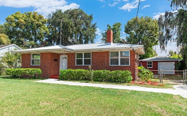 7115 Lucky Dr W in Jacksonville, FL - Building Photo - Building Photo