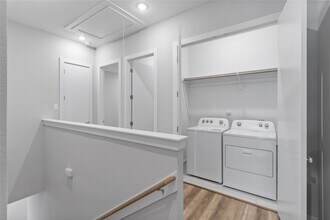 604 Thornton Oaks Ln in Houston, TX - Building Photo - Building Photo