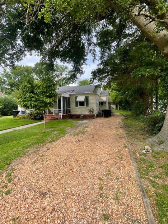100 Hodges Manor Rd in Portsmouth, VA - Foto de edificio