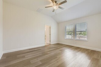 1008 Sundrops St in Leander, TX - Building Photo - Building Photo