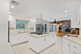 501 Woodbine Rd in Stamford, CT - Building Photo - Building Photo