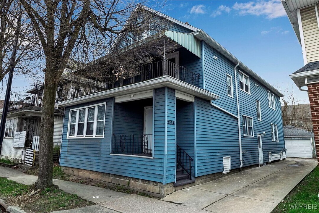 2514 Delaware Ave in Buffalo, NY - Building Photo