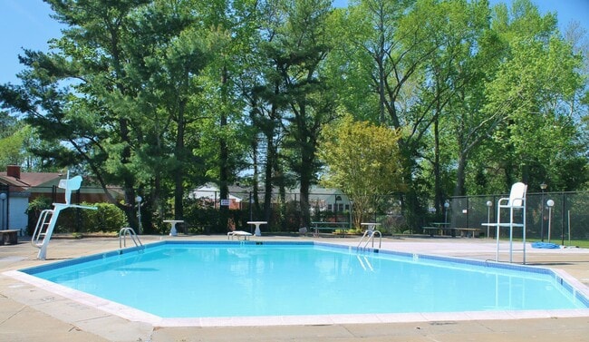 1012 Antioch Cir in Virginia Beach, VA - Building Photo - Building Photo