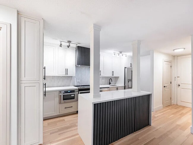 1339 N Dearborn St, Unit 2B