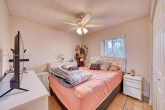 14911 SW 71st St, Unit Right in Miami, FL - Building Photo - Building Photo