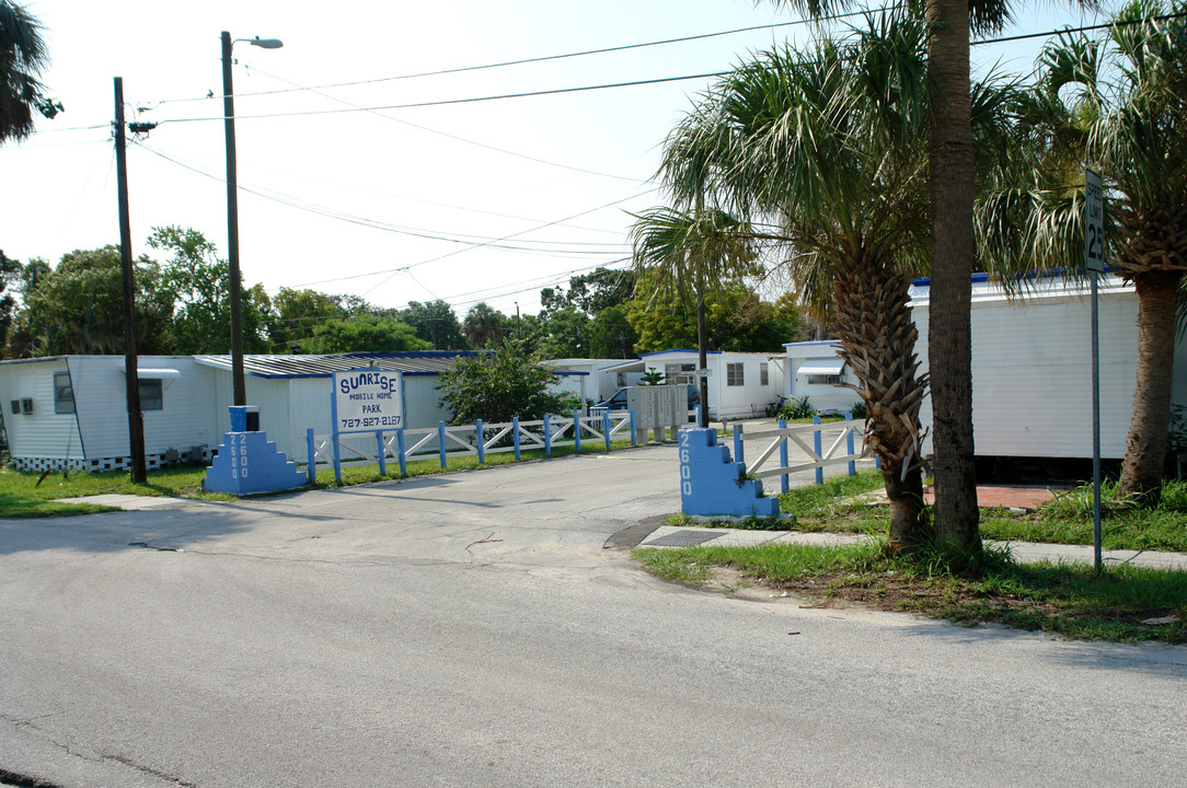 Casa Del Sol Mobile Home Park in St. Petersburg, FL - Building Photo