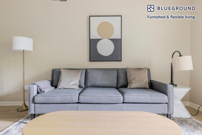 700 Agnew Rd in Santa Clara, CA - Foto de edificio - Building Photo