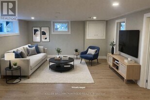 3 Lane Ct in Halton Hills, ON - Building Photo