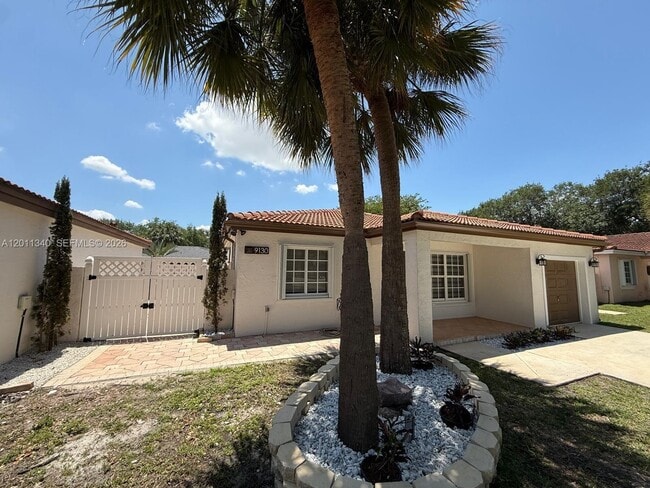 9130 NW 193rd St in Hialeah, FL - Building Photo - Building Photo