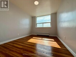 363-363 Lakeshore Rd E in Mississauga, ON - Building Photo - Building Photo