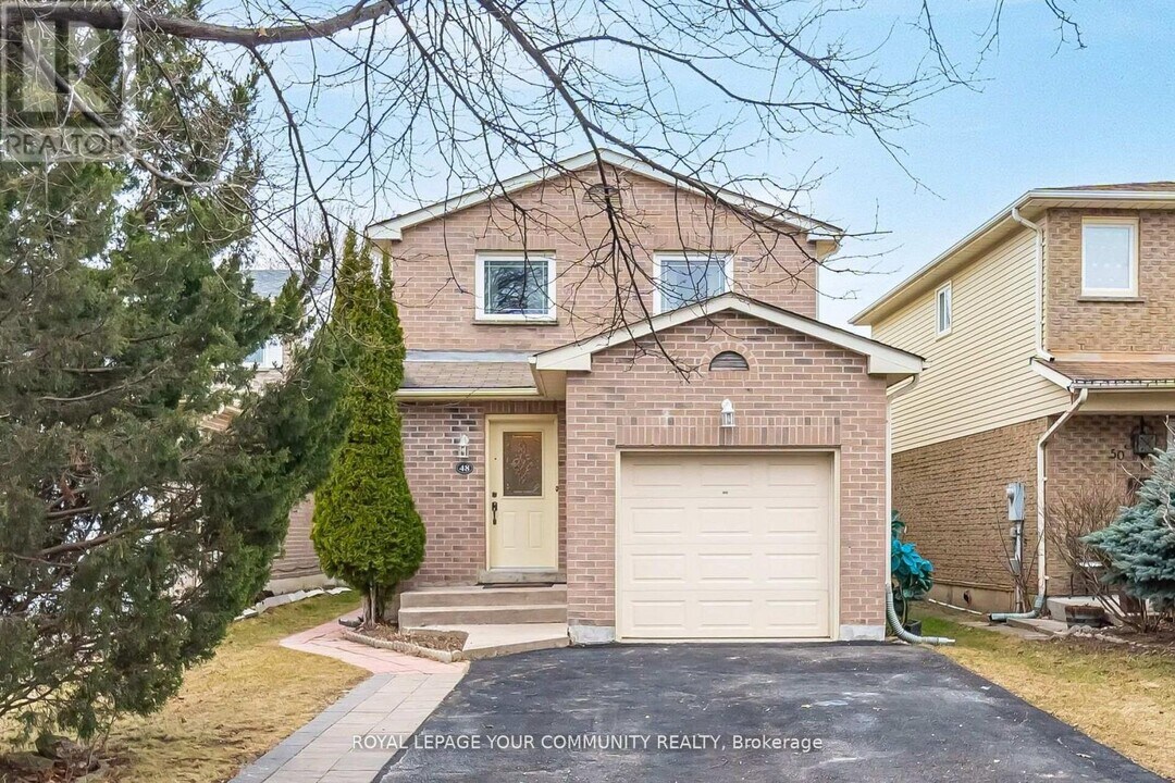 48 Bluesky Crescent in Richmond Hill, ON - Building Photo