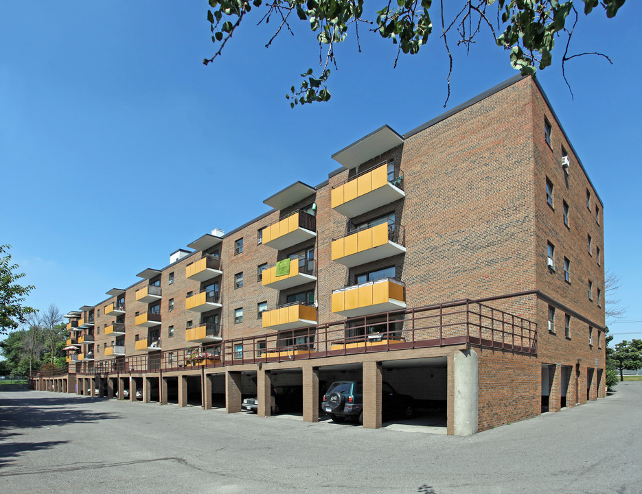 The Agincourt in Toronto, ON - Building Photo