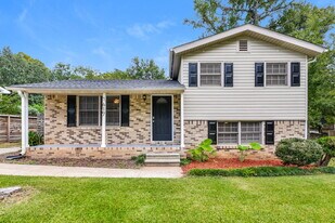 1617 Bobolink Ln NE in Center Point, AL - Building Photo