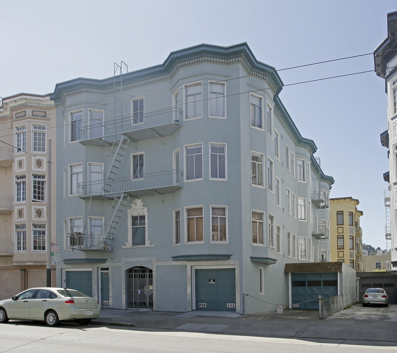 1625 Chestnut St in San Francisco, CA - Building Photo