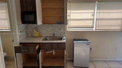 1200 NE 110th St in Miami, FL - Building Photo - Building Photo