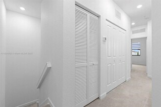 15983 SW 2nd Dr in Pembroke Pines, FL - Foto de edificio - Building Photo