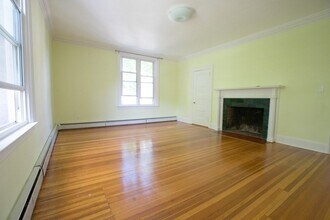 17 Regent Cir, Unit 3 in Brookline, MA - Building Photo - Building Photo