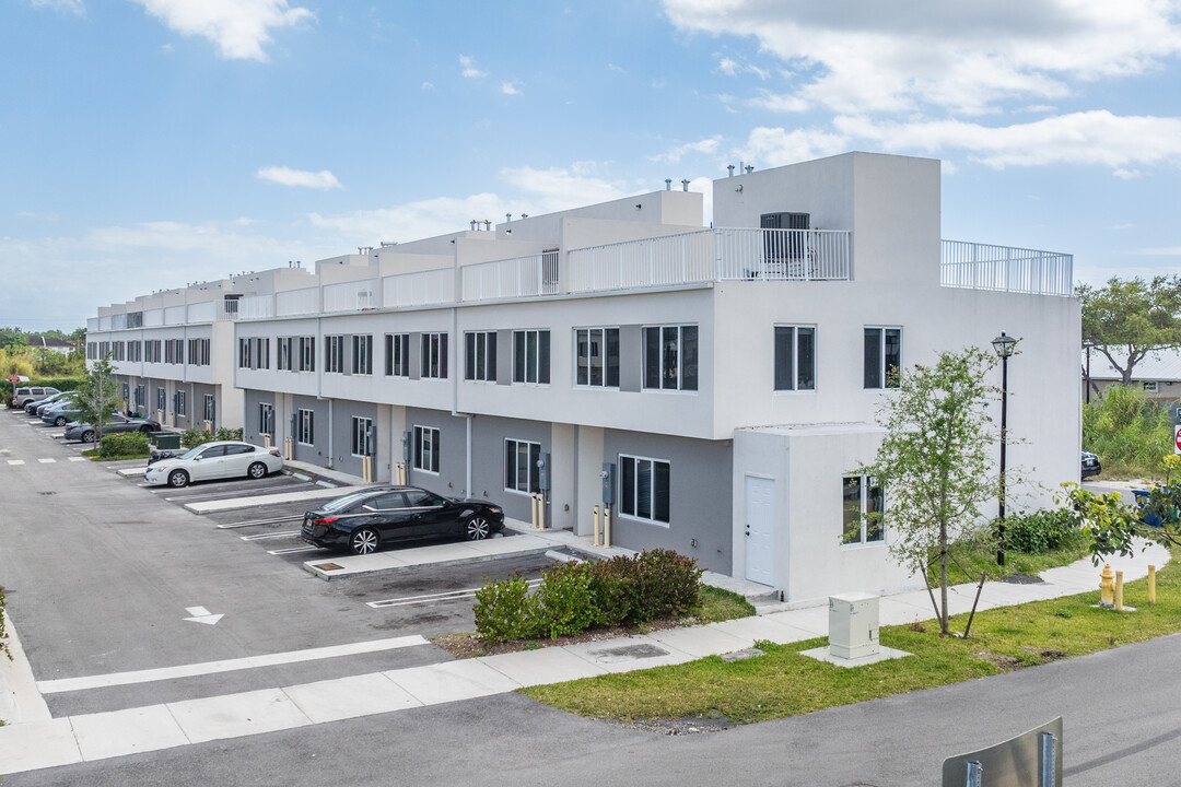 Azalea Grove at Naranja in Homestead, FL - Foto de edificio