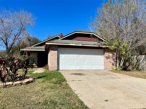 10610 Sandy River Dr in Sugar Land, TX - Building Photo - Building Photo