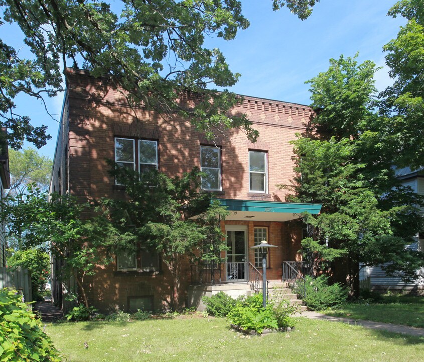 2520 Polk St NE in Minneapolis, MN - Foto de edificio