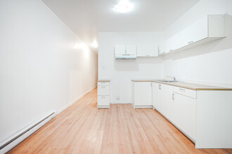 2101 Rue Aylwin in Montréal, QC - Building Photo - Building Photo