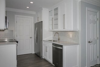 37 Victorian Ct in Holtsville, NY - Building Photo - Building Photo