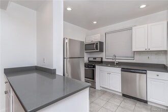 140 E Hartsdale Ave in Hartsdale, NY - Building Photo - Building Photo