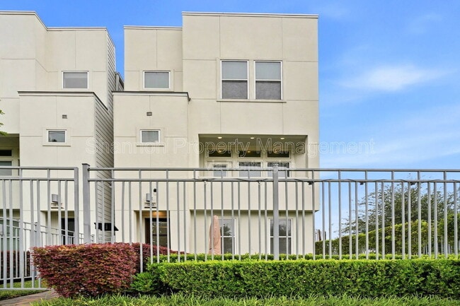 property at 3131 Leeland St