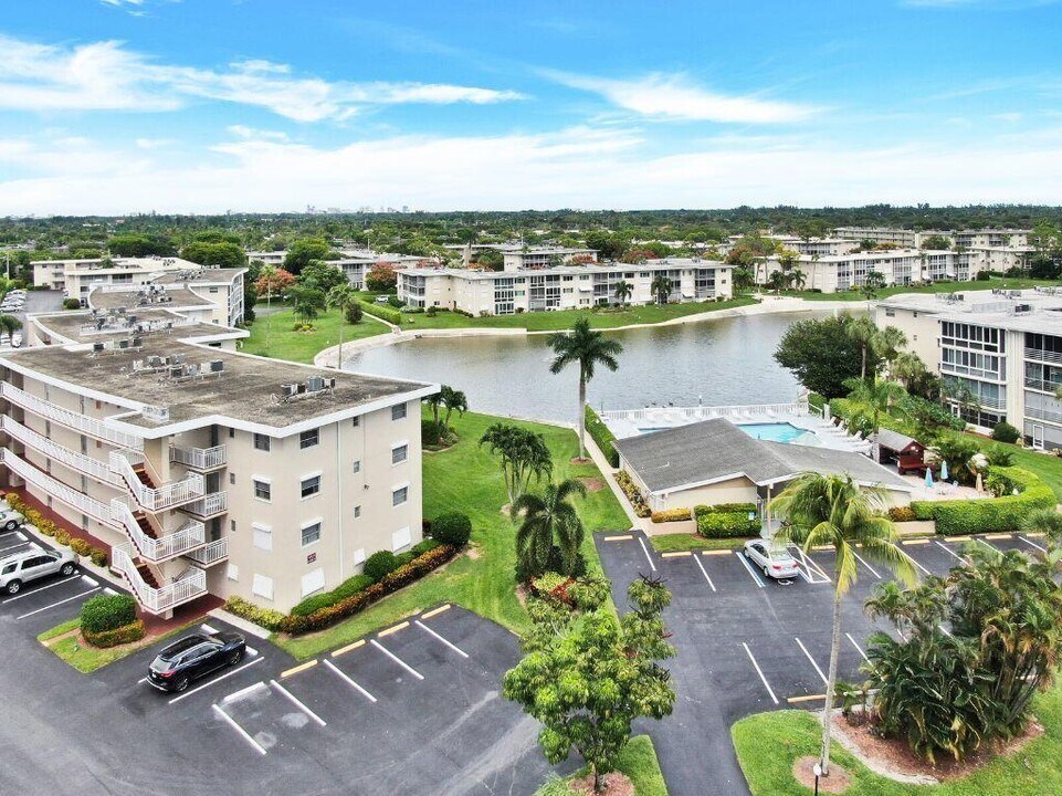 2616 Garden Dr N in Lake Worth Beach, FL - Building Photo