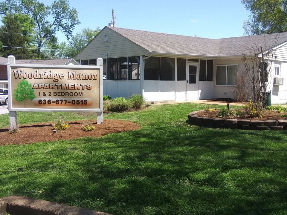 Woodridge Manor Apartments in High Ridge, MO - Building Photo