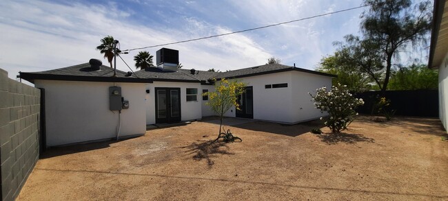 property at 1420 E Almeria Rd