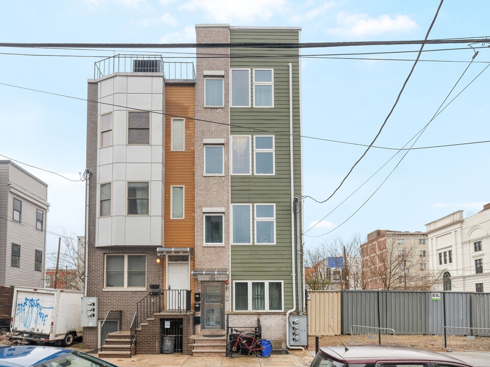 1433 Ogden St in Philadelphia, PA - Building Photo