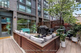 1331 Queen St E in Toronto, ON - Building Photo