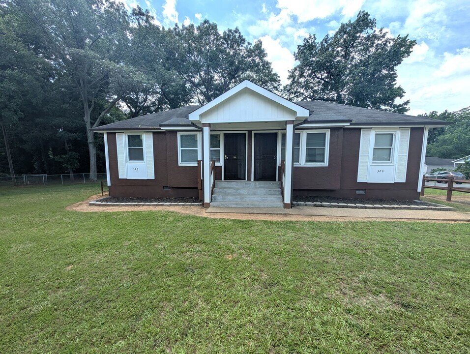 326 Honeywood Ave in Charlotte, NC - Building Photo