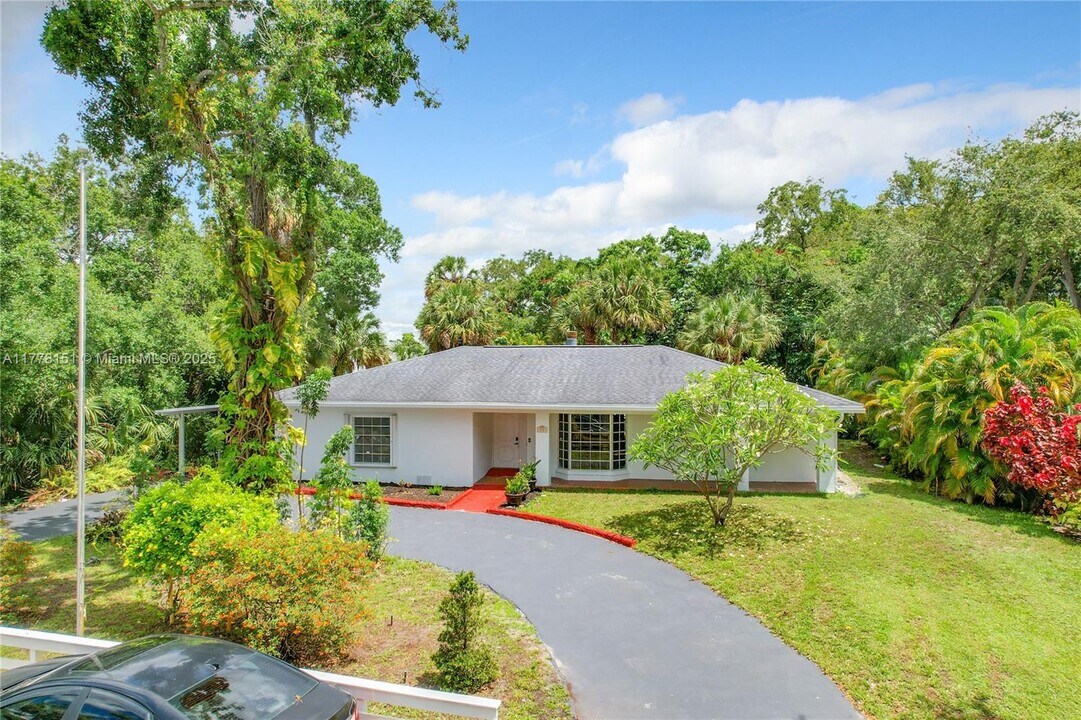 1751 SW 30th Pl in Fort Lauderdale, FL - Building Photo