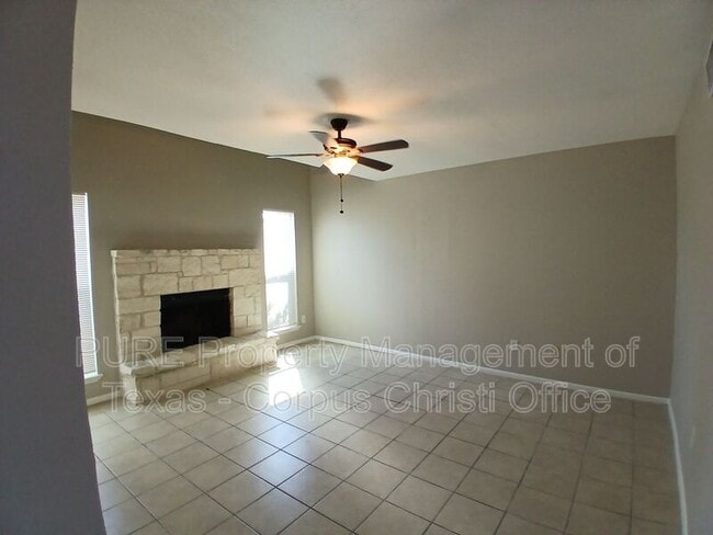 5001 Middlecoff Cir in Corpus Christi, TX - Building Photo - Building Photo
